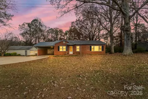 2282 Rome Jones Rd, Newton, NC 28658