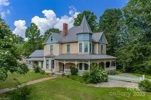 206 N Brook St, Wilkesboro, NC 28697