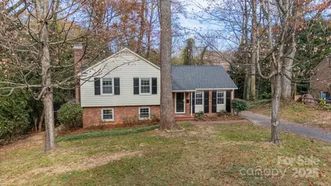 3221 Northampton Dr, Charlotte, NC 28210