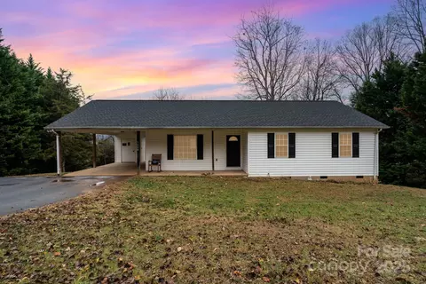 1820 Cline Pl, Lenoir, NC 28645