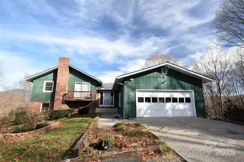 119 Pleasant Hill Cir, Waynesville, NC 28786
