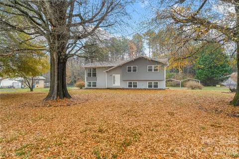 2210 24th Street Ne Cir NE, Hickory, NC 28601