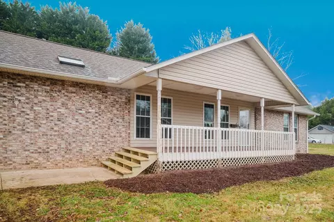 13 Cameron Dr, Etowah, NC 28729