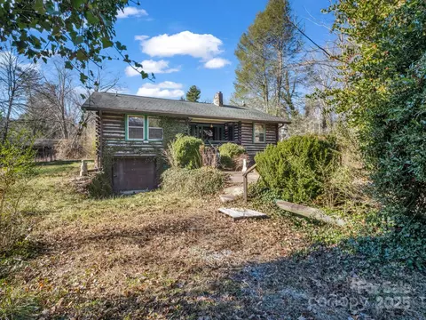 541 Broadway St, Hendersonville, NC 28739