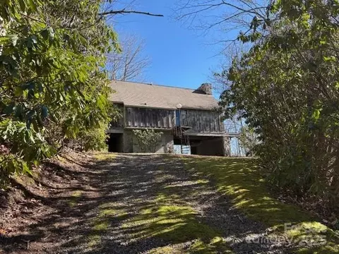 860 Pless Underwood Rd, Maggie Valley, NC 28751