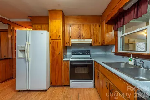 Kitchen - River Lane, Canton, NC 28716 photo 3 of 3