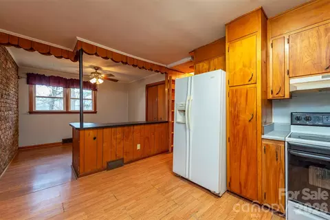 Kitchen - River Lane, Canton, NC 28716 photo 2 of 3