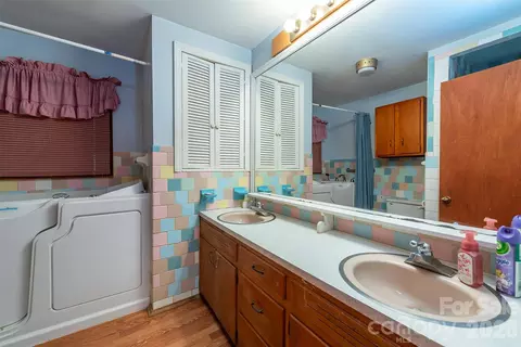 Bath - River Lane, Canton, NC 28716 photo 1 of 4