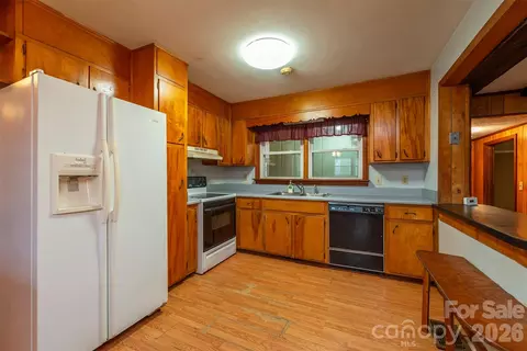 Kitchen - River Lane, Canton, NC 28716 photo 1 of 3