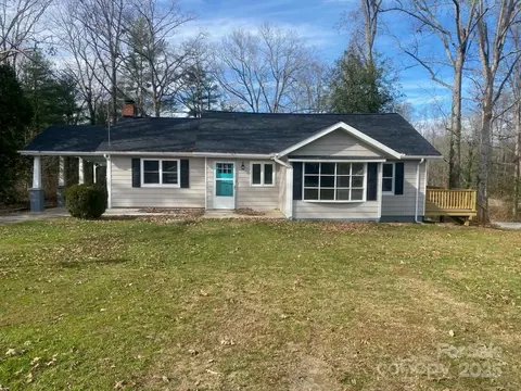 107 Lr Smith Ave, Hendersonville, NC 28791