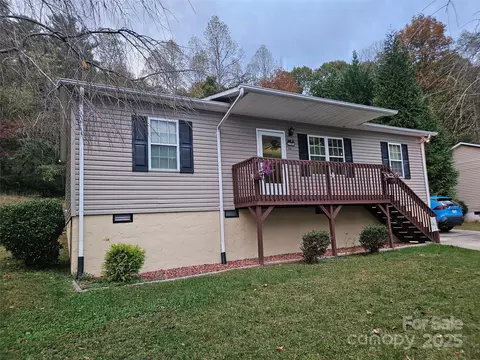 951 Cypress Nw Ct NW, Lenoir, NC 28645