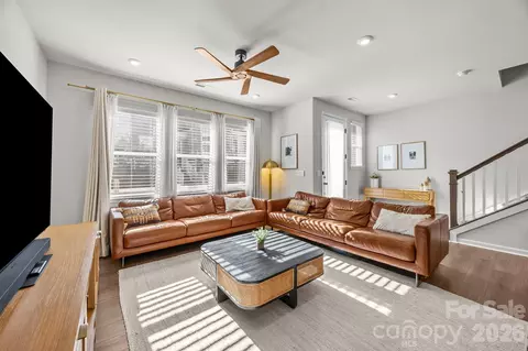 915 Kinsey Aly, Charlotte, NC 28217