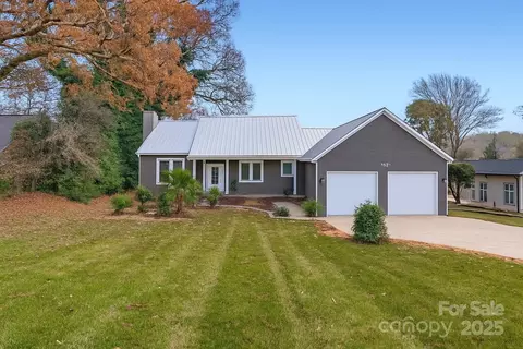 318 Queens Cove Rd, Mooresville, NC 28117