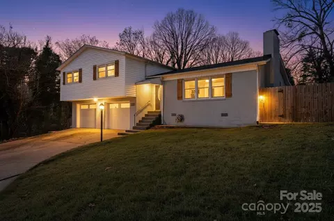 1905 10th Street Nw Pl NW, Hickory, NC 28601