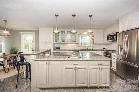 2193 Hawthorne Ln, Wilkesboro, NC 28697