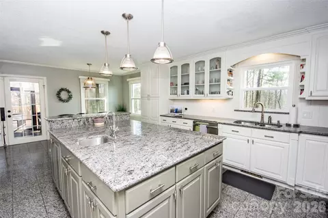 2193 Hawthorne Ln, Wilkesboro, NC 28697