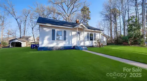 204 Robinson Clemmer Rd, Dallas, NC 28034