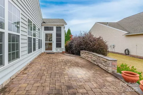Exterior - 2050 Yellowstone Dr, Fort Mill, SC 29707 photo 5 of 7