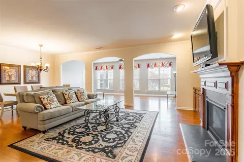 Living - 2050 Yellowstone Dr, Fort Mill, SC 29707 photo 4 of 11
