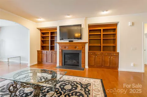 Living - 2050 Yellowstone Dr, Fort Mill, SC 29707 photo 6 of 11