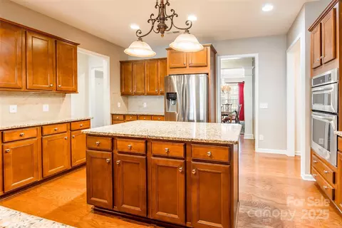Kitchen - 2050 Yellowstone Dr, Fort Mill, SC 29707 photo 3 of 7