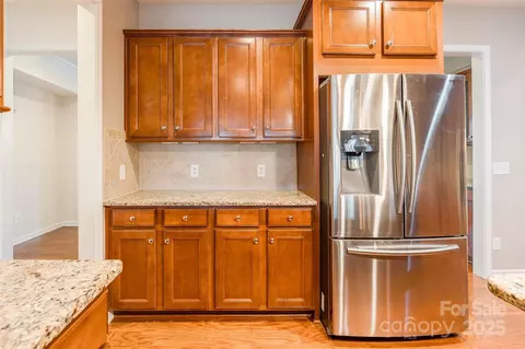 Kitchen - 2050 Yellowstone Dr, Fort Mill, SC 29707 photo 6 of 7