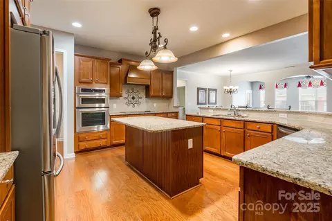 Kitchen - 2050 Yellowstone Dr, Fort Mill, SC 29707 photo 7 of 7