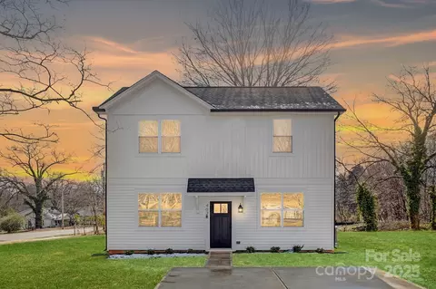 270 N Lackey St, Statesville, NC 28677