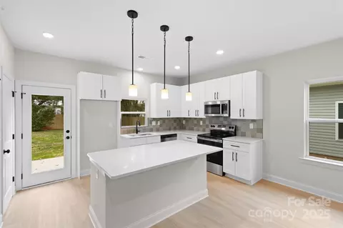 7801 Casa Loma Rd, Charlotte, NC 28269