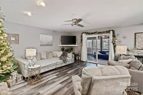 16144 Tana Tea Cir, Tega Cay, SC 29708 photo 5