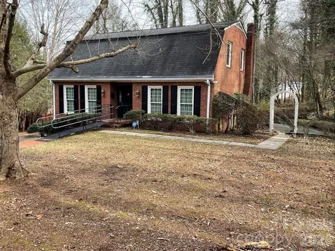 822 Westminster Sw Cir SW, Lenoir, NC 28645