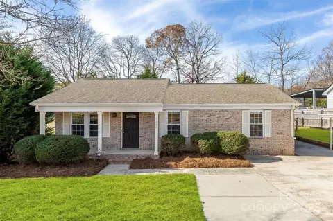 1208 Eagle Ridge Dr, Charlotte, NC 28214