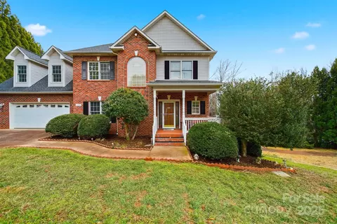 4434 Steeple Chase Dr, Hickory, NC 28601