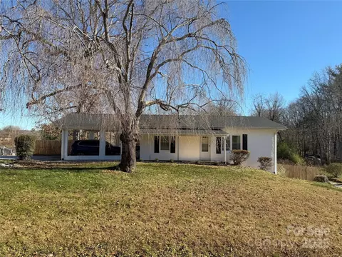 401 Bradshaw Ave, Hendersonville, NC 28792