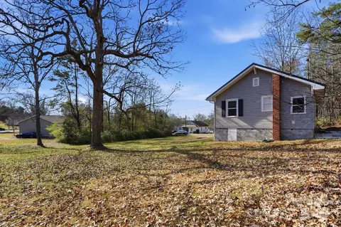 910 Roosevelt St, Badin, NC 28009