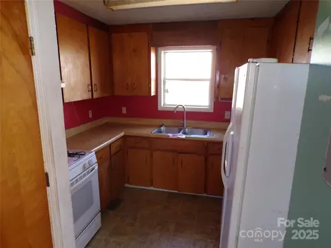 Kitchen - 75 Bradley Turn Turn, Mill Spring, NC 28756 photo 1 of 1