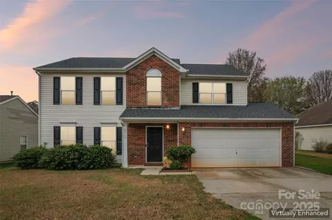 8517 Tweedsmuir Glen Ln, Charlotte, NC 28215