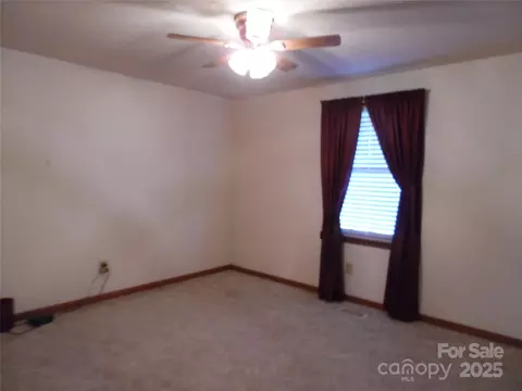 Bedroom - 106 Belleview Ne Dr NE, Conover, NC 28613 photo 3 of 4