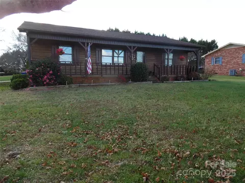 Exterior - 106 Belleview Ne Dr NE, Conover, NC 28613 photo 1 of 2