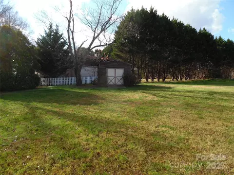 Exterior - 106 Belleview Ne Dr NE, Conover, NC 28613 photo 2 of 2