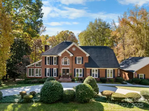 202 Lakeview Rd, Mocksville, NC 27028