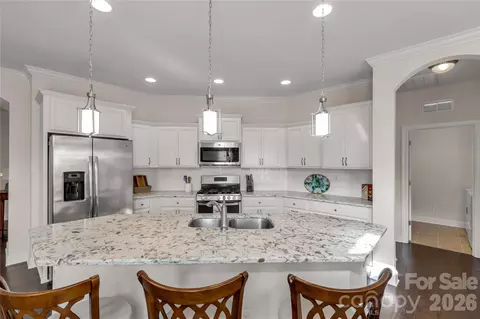 1344 Garden Vista Dr, Matthews, NC 28104