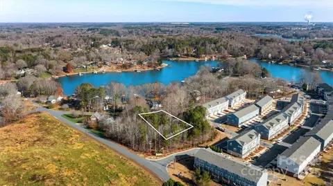 7001 Vinewood Rd, Sherrills Ford, NC 28673