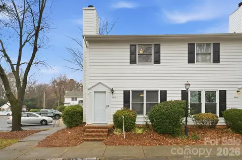 5918 Crape Myrtle Ln, Charlotte, NC 28216