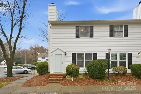5918 Crape Myrtle Ln, Charlotte, NC 28216