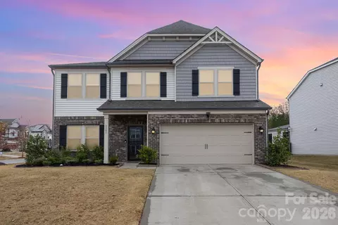 8303 Flint Hill Dr, Charlotte, NC 28273