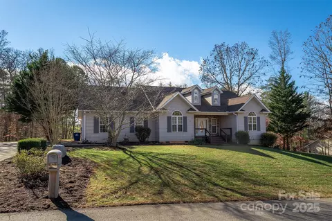 61 Locust Meadow Ln, Weaverville, NC 28787