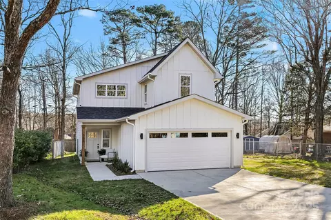 300 Cedarwood Ln, Stallings, NC 28104