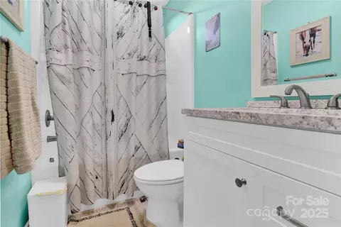 Bath - 1659 Buffett Cir, Hickory, NC 28602 photo 3 of 3