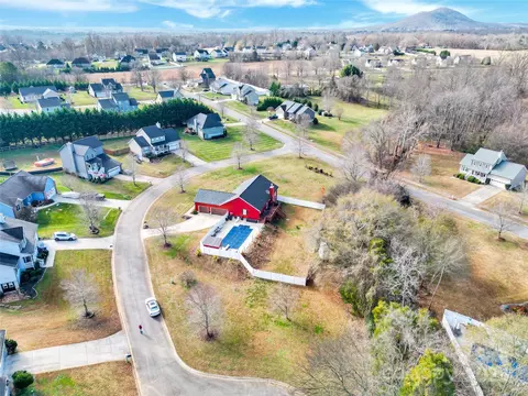 View/Area - 1659 Buffett Cir, Hickory, NC 28602 photo 7 of 11